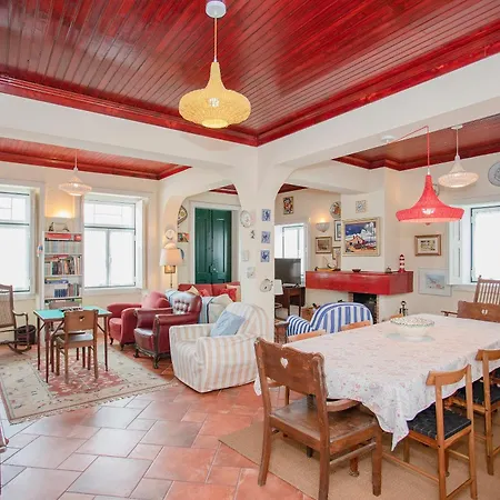 . Yellow Pavilion 펜션