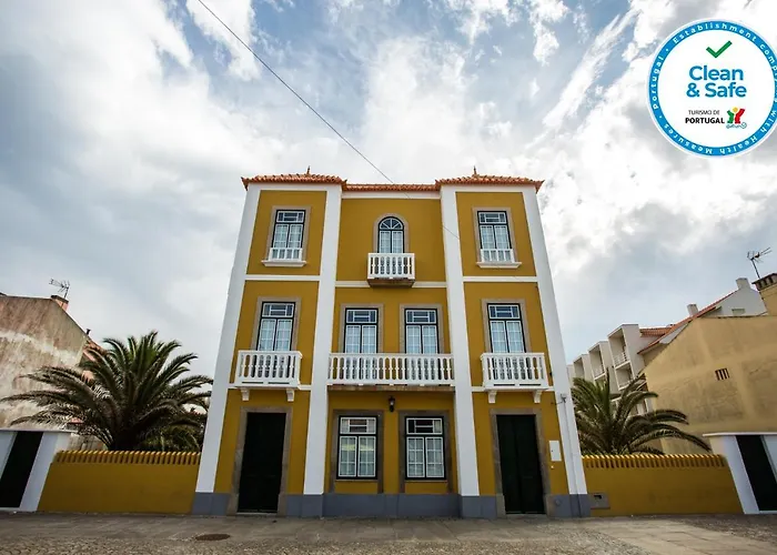 . Yellow Pavilion 펜션