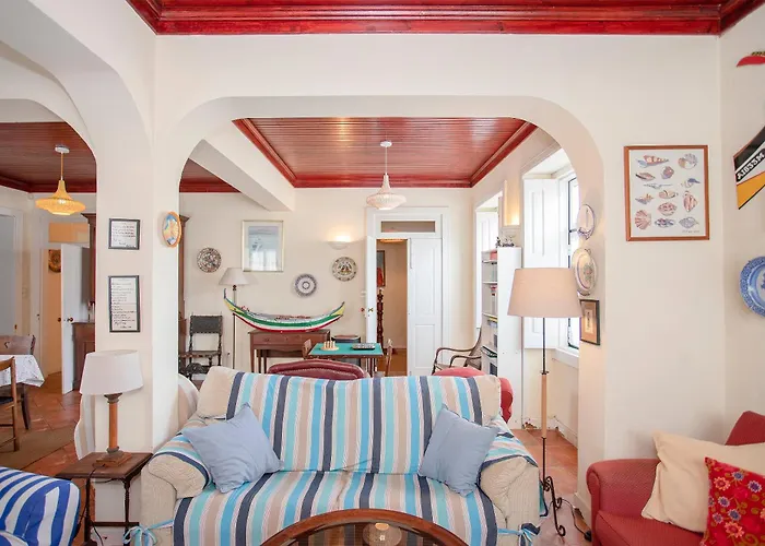 . Yellow Pavilion 토레이라