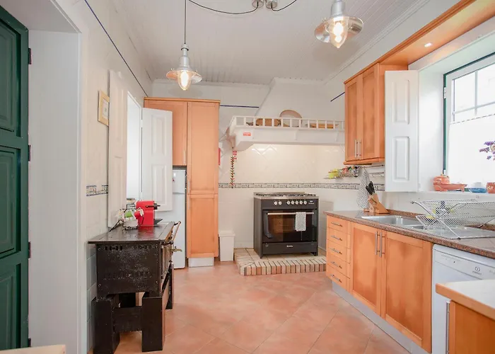 . Yellow Pavilion 펜션