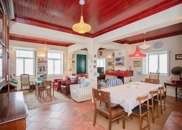 . Yellow Pavilion 펜션