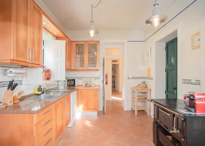 . Yellow Pavilion 토레이라