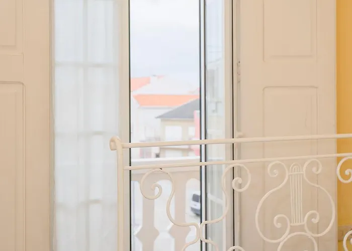 . Yellow Pavilion * Torreira