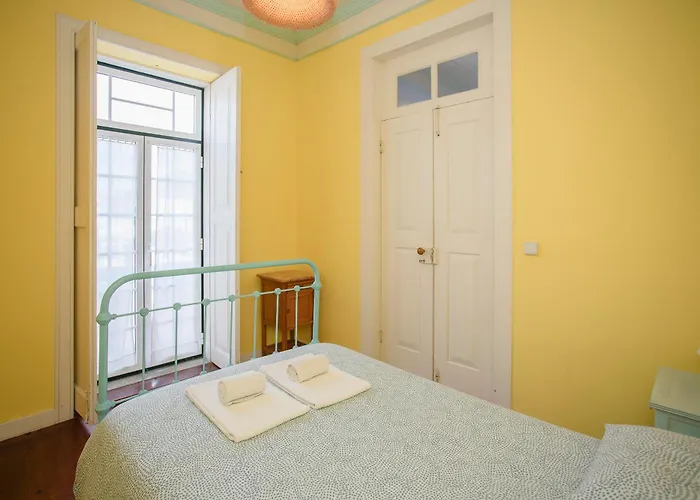 . Yellow Pavilion * Torreira